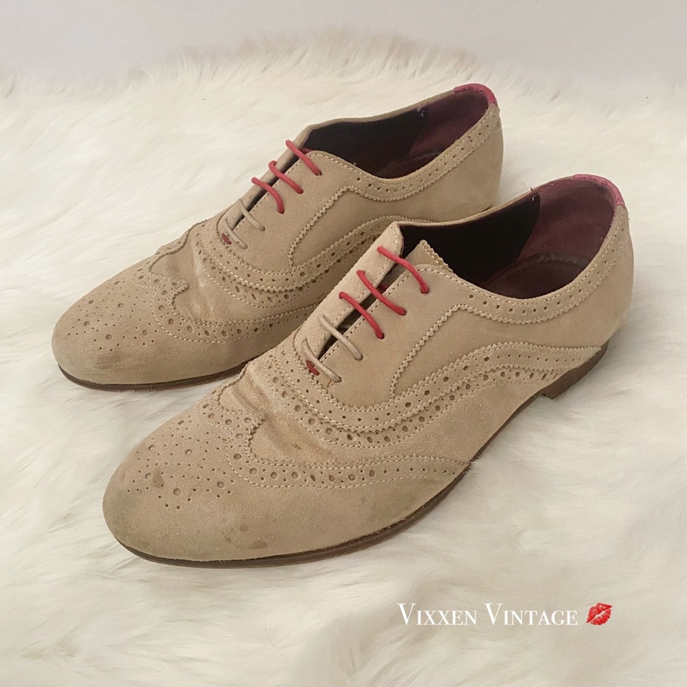 TED BAKER LONDON ‘OALVINN’ SUEDE WINGTIP OXFORDS IN KHAKI
